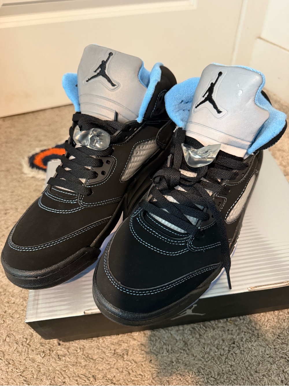 Jordan 5 Unc - Picture 2 of 8